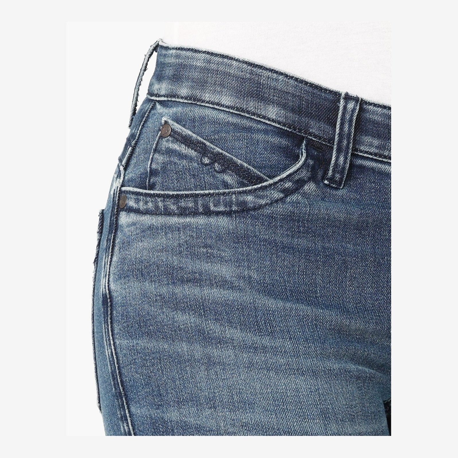 Wrangler Women’s Jeans Willow Ultimate Riding Mid-Rise Bootcut Scarlett - Image 3