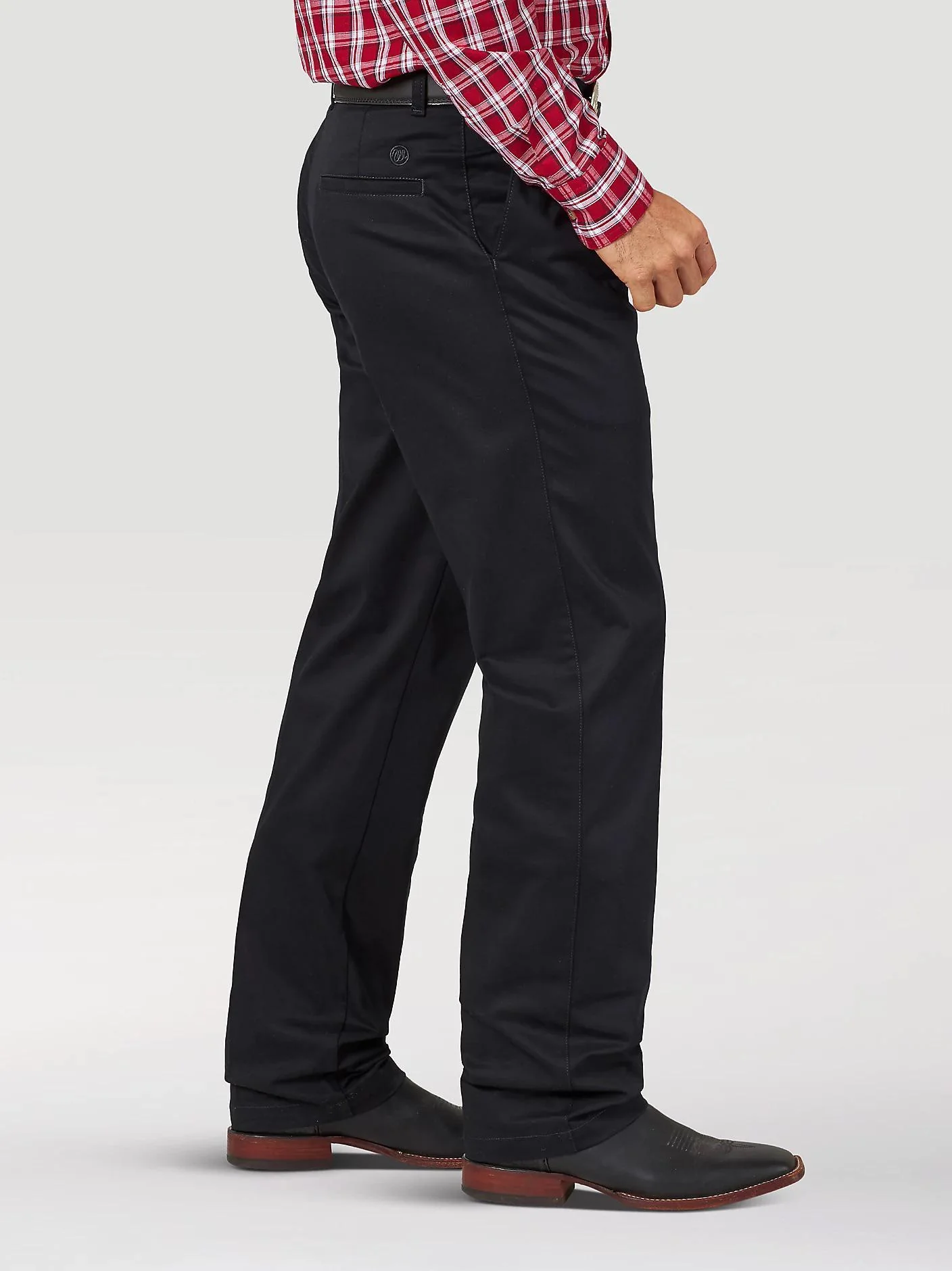 Wrangler Men's Casual Pleated Front Relaxed Fit Pants - Image 2