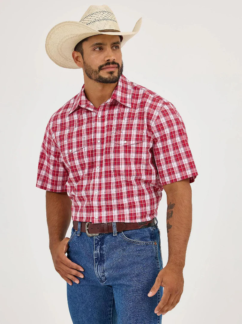 Wrangler Men's Wrinkle Resistant Short Sleeve Snap Shirt Red